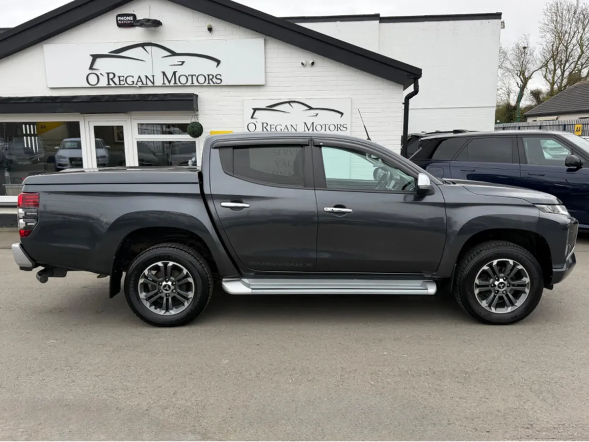 Mitsubishi L200 2.3 BARBARIAN X 5 SEATER CREWCAB - Image 2