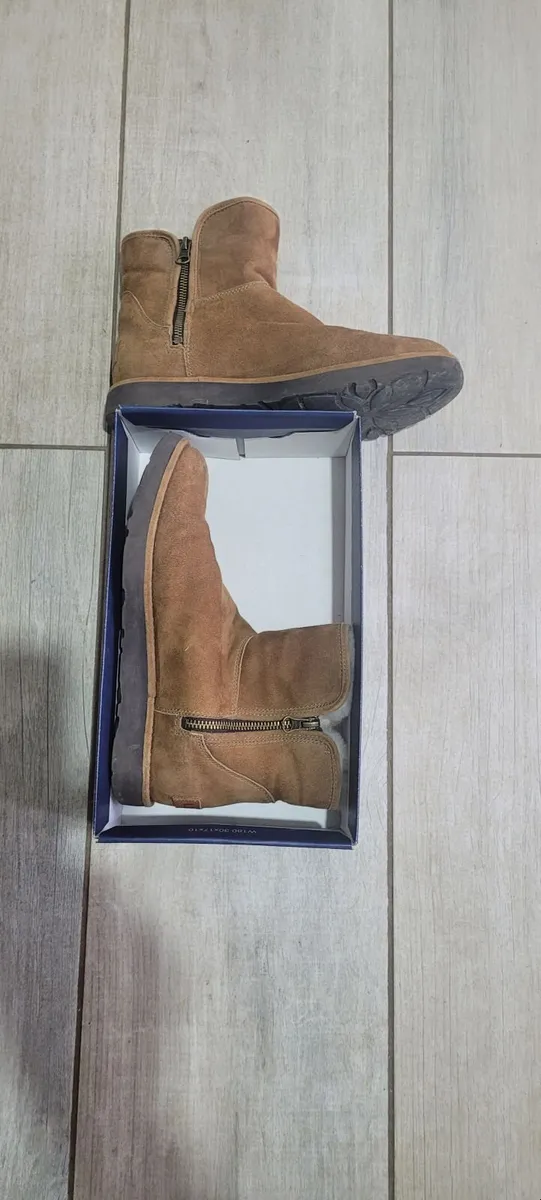 Ladies Uggs - Image 2