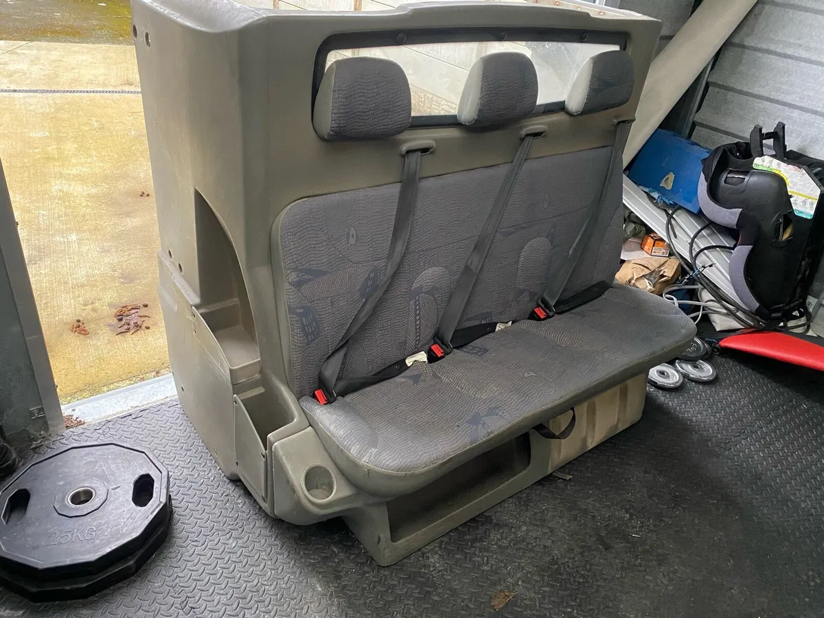 Crew cab seats - Image 1