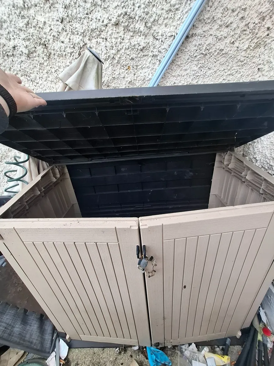 Garden furniture - Image 1