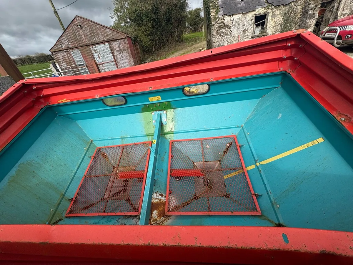 DPX Sulky Fertilizer Spreader - Image 4