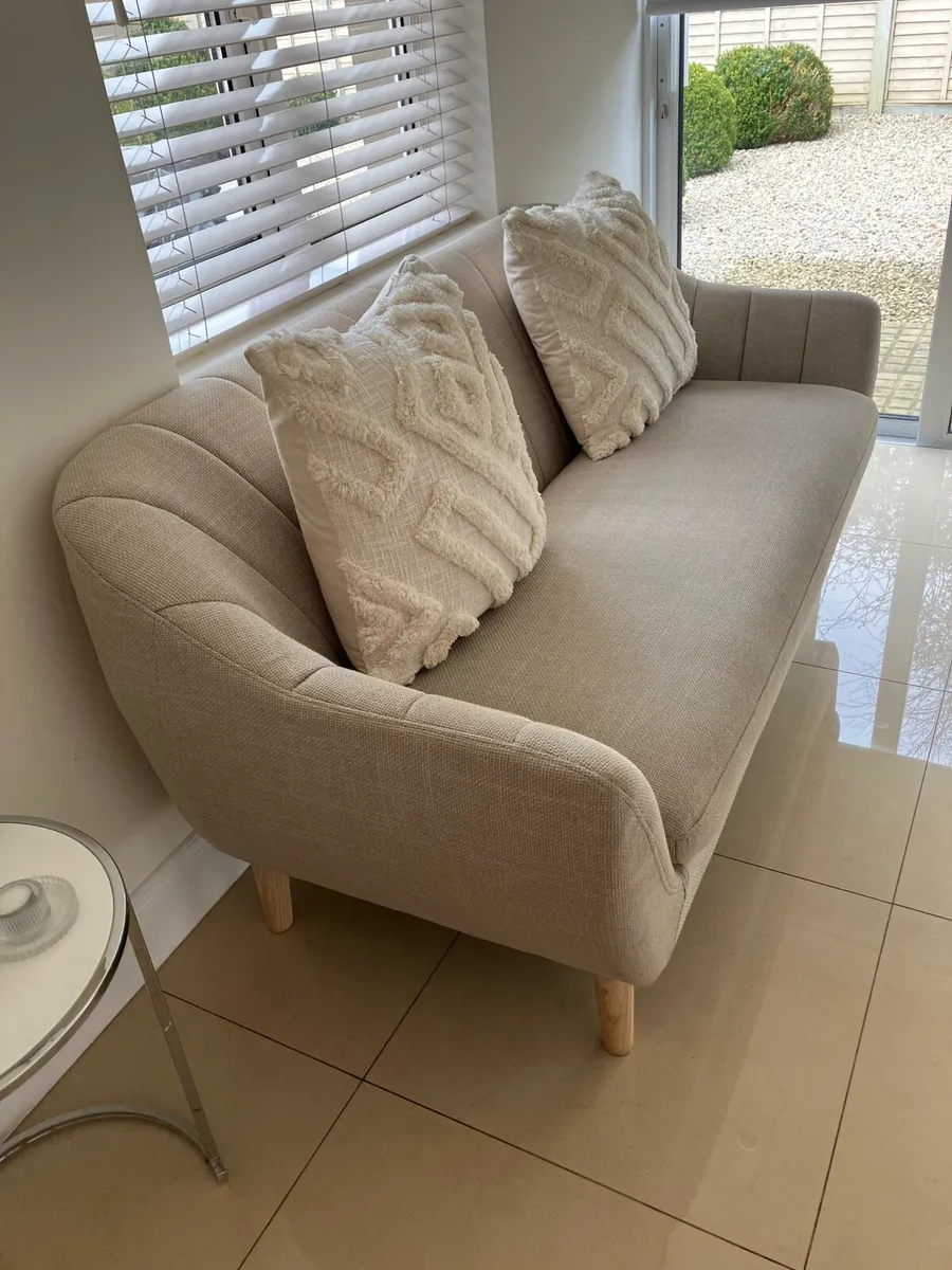 Cream 2.5 seater sofa - Image 2