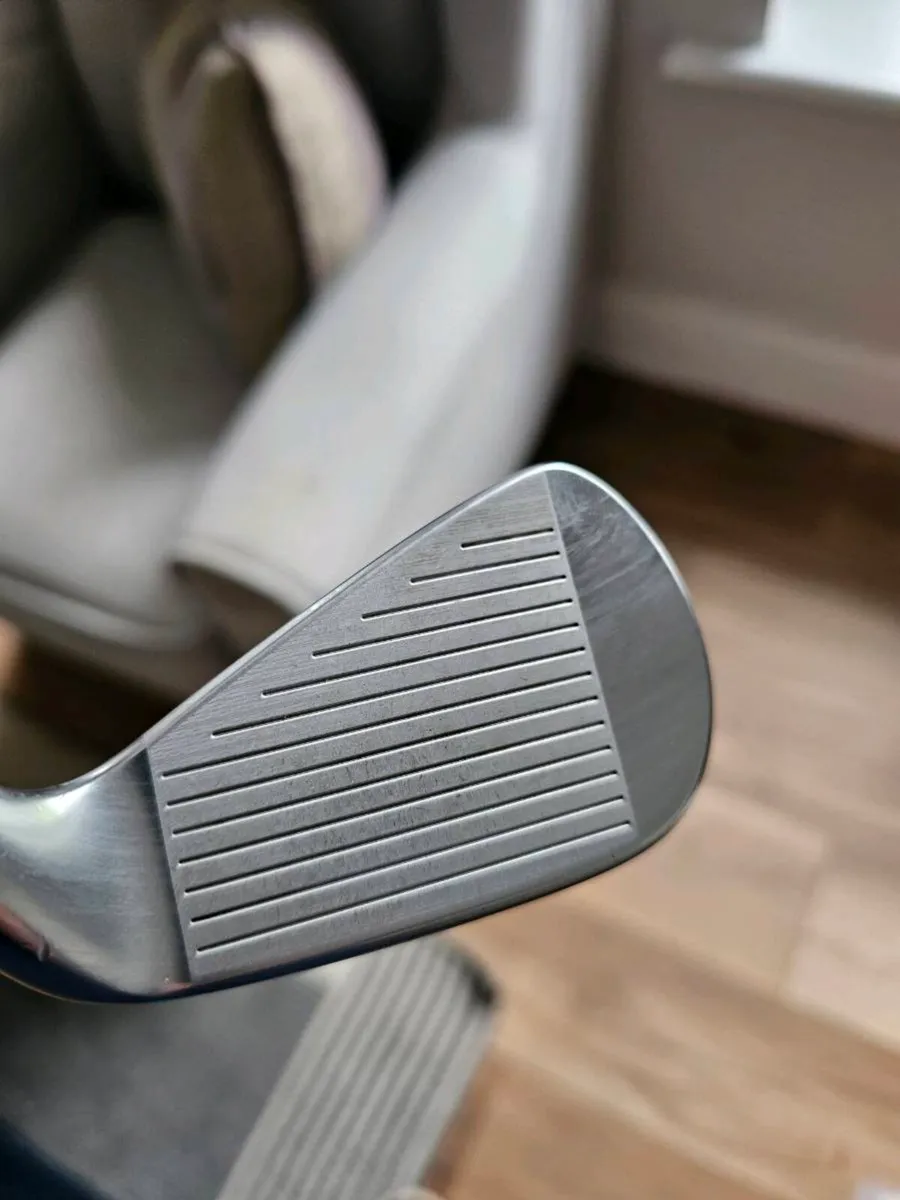 Left Handed Srixon ZX 4 Iron - Image 2