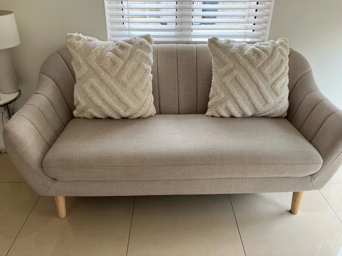 Cream 2.5 seater sofa - Image 1