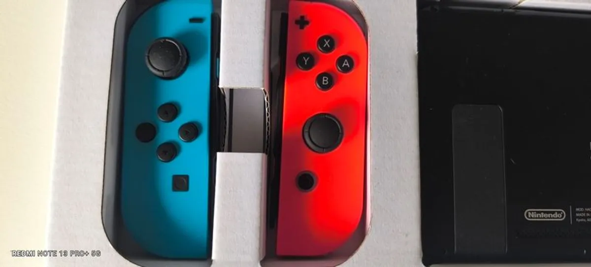 Nintendo Switch - Image 4