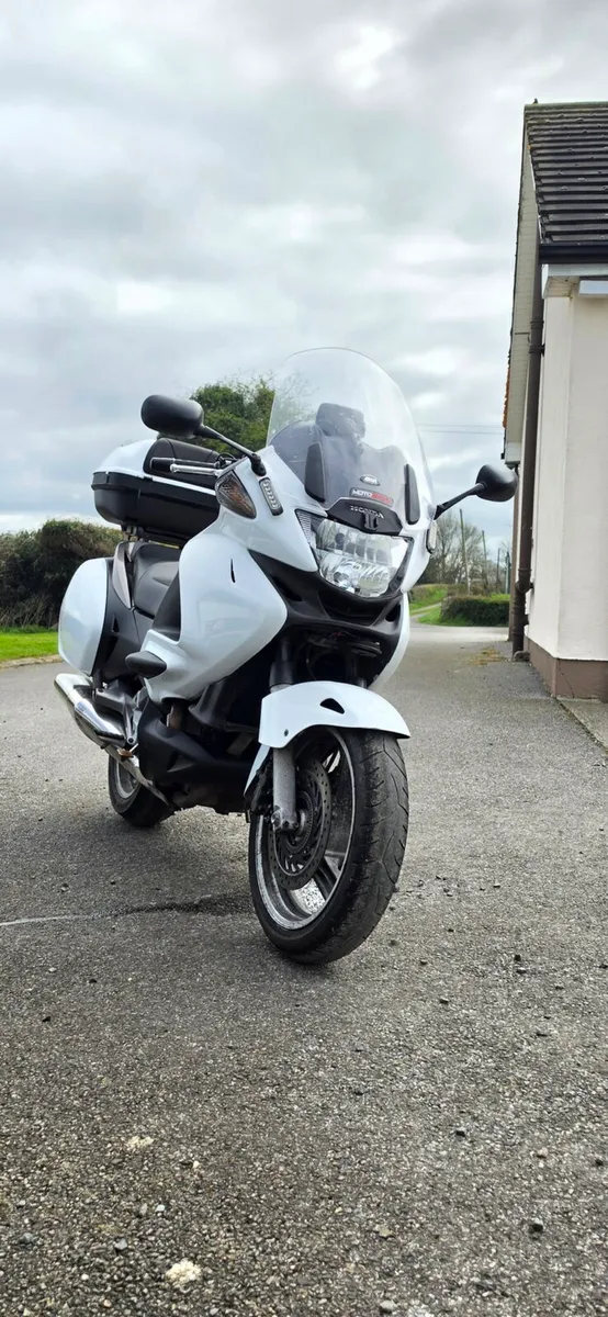 Honda deauville 700 - Image 1