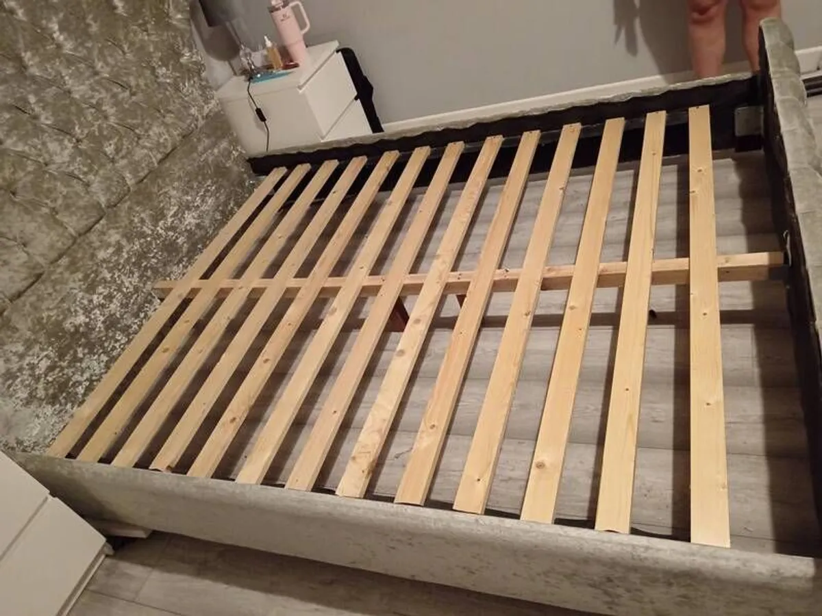 King size bed - Image 3