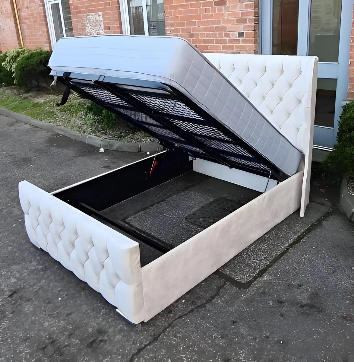 New Dubai Wingback Frame Beds With Mattresses - Image 2