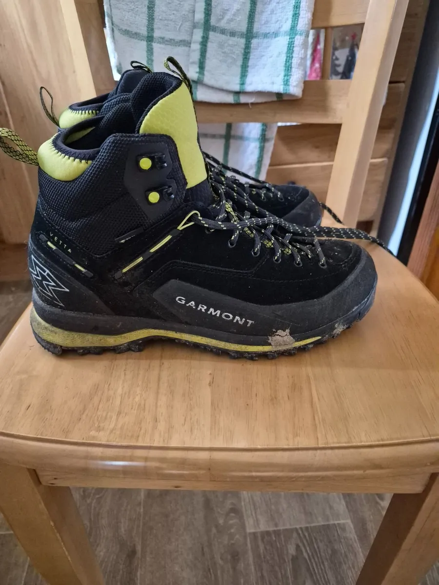 Hiking boots - Image 2