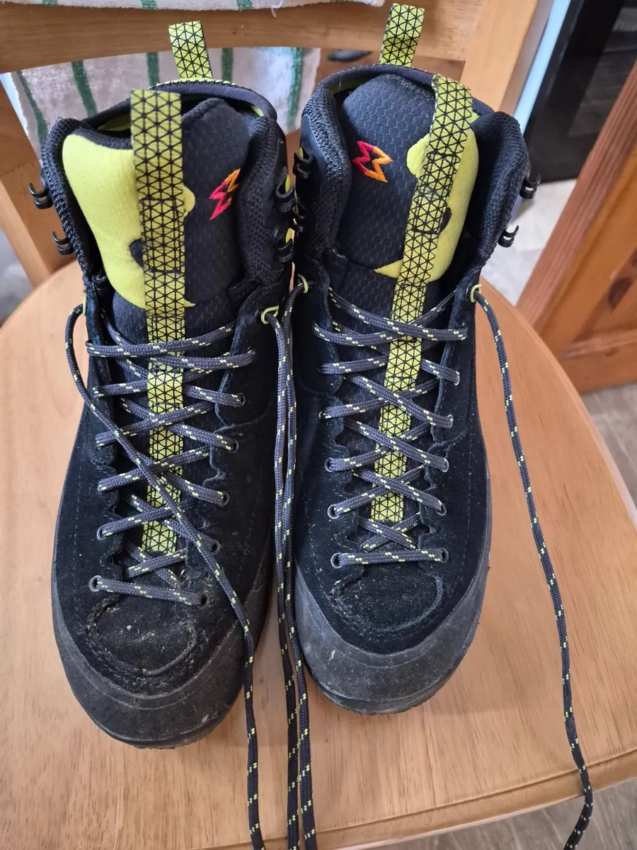 Hiking boots - Image 3