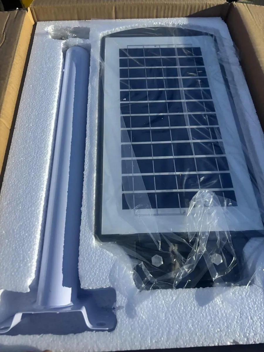 Solar panel streetlights - Image 2