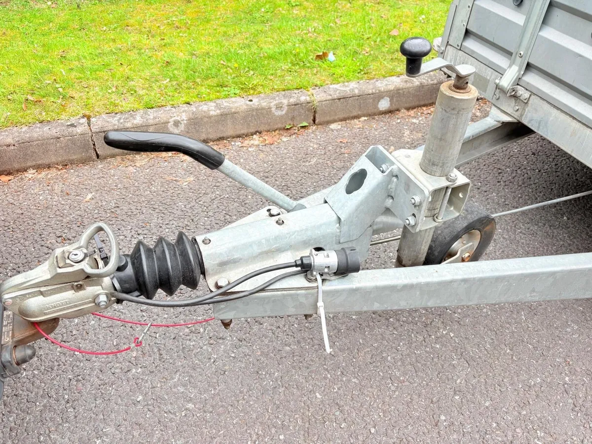 8x4faro trailer in new condition lights brakes - Image 3