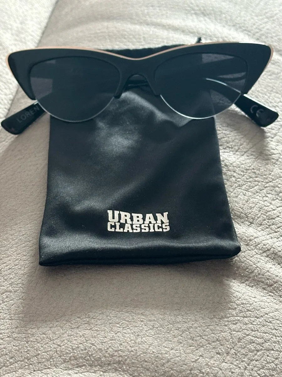 BNW Loren Cat eye sunglasses - Image 1