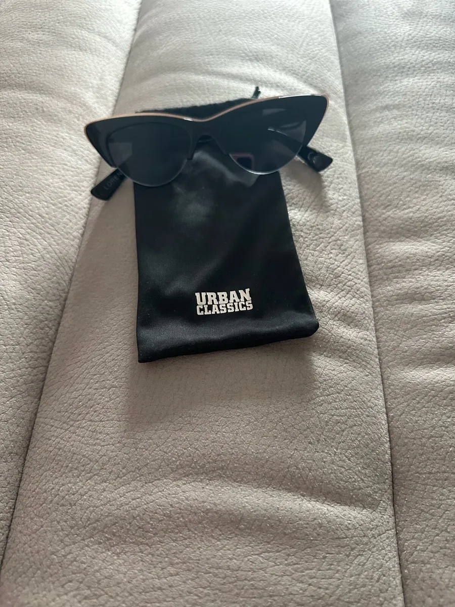 BNW Loren Cat eye sunglasses - Image 4