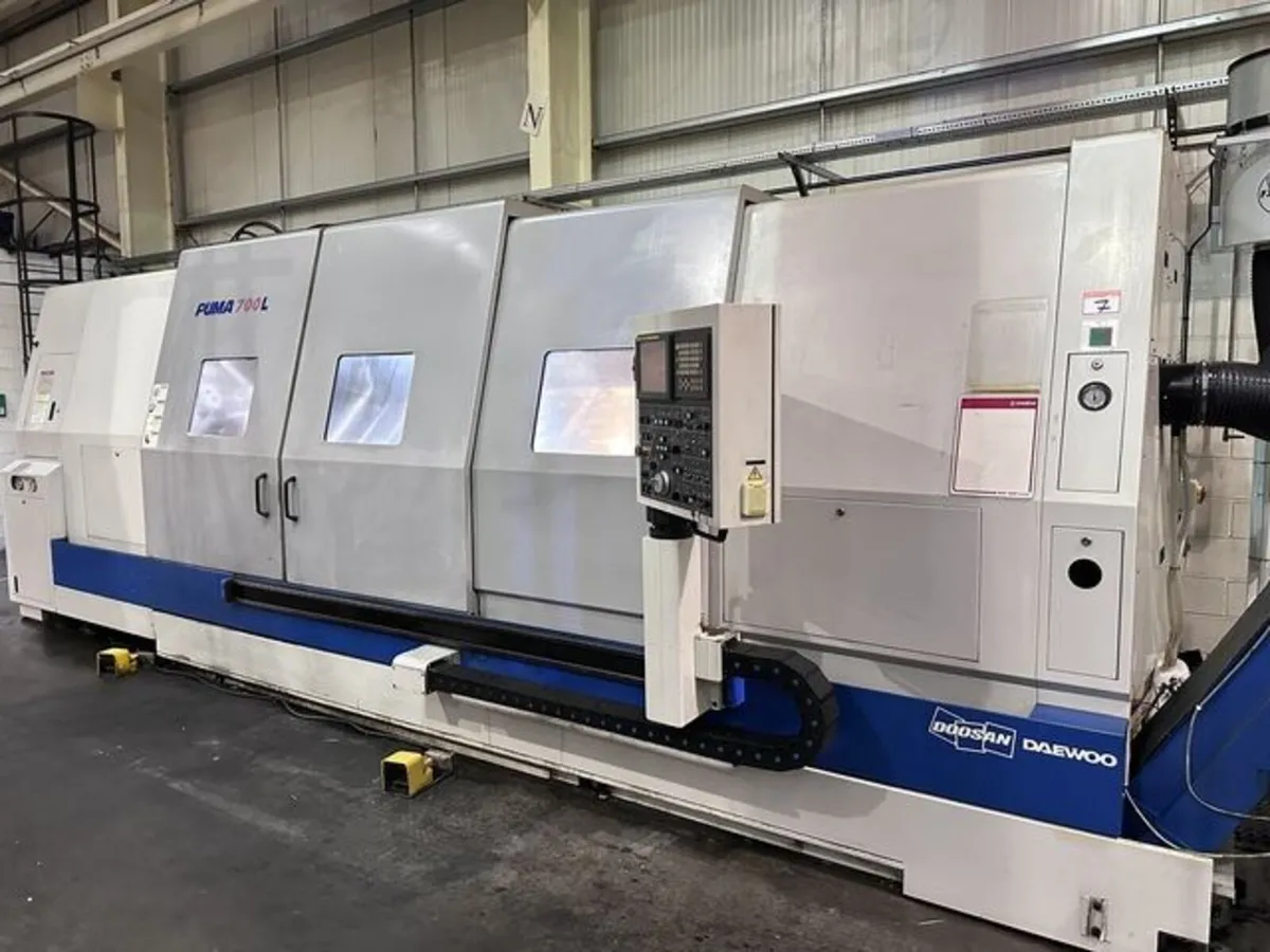DOOSAN PUMA 700L CNC LATHE - Image 1