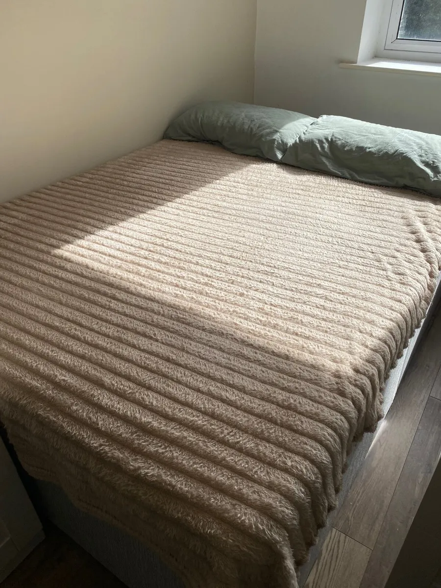DOUBLE BED - Image 1