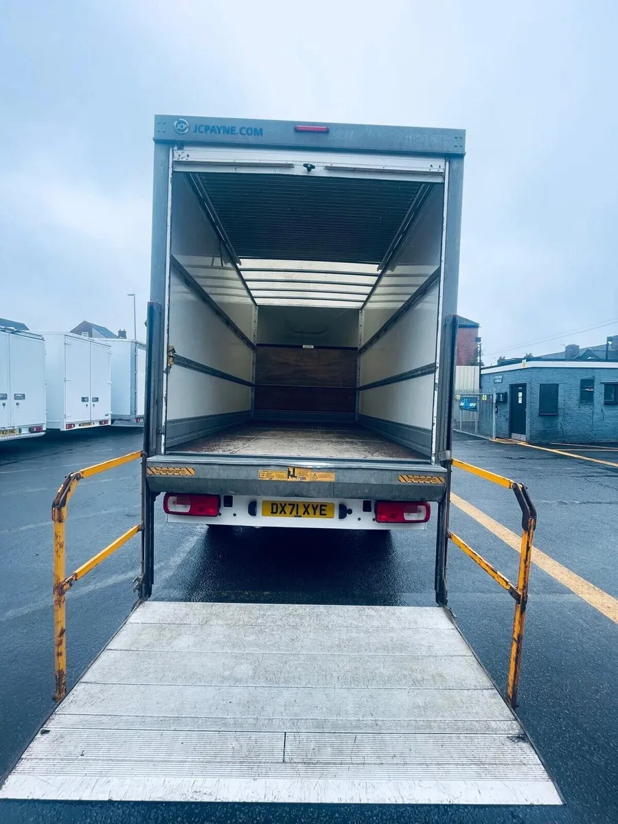 2021 Volkswagen Crafter Luton Box Van - Image 2