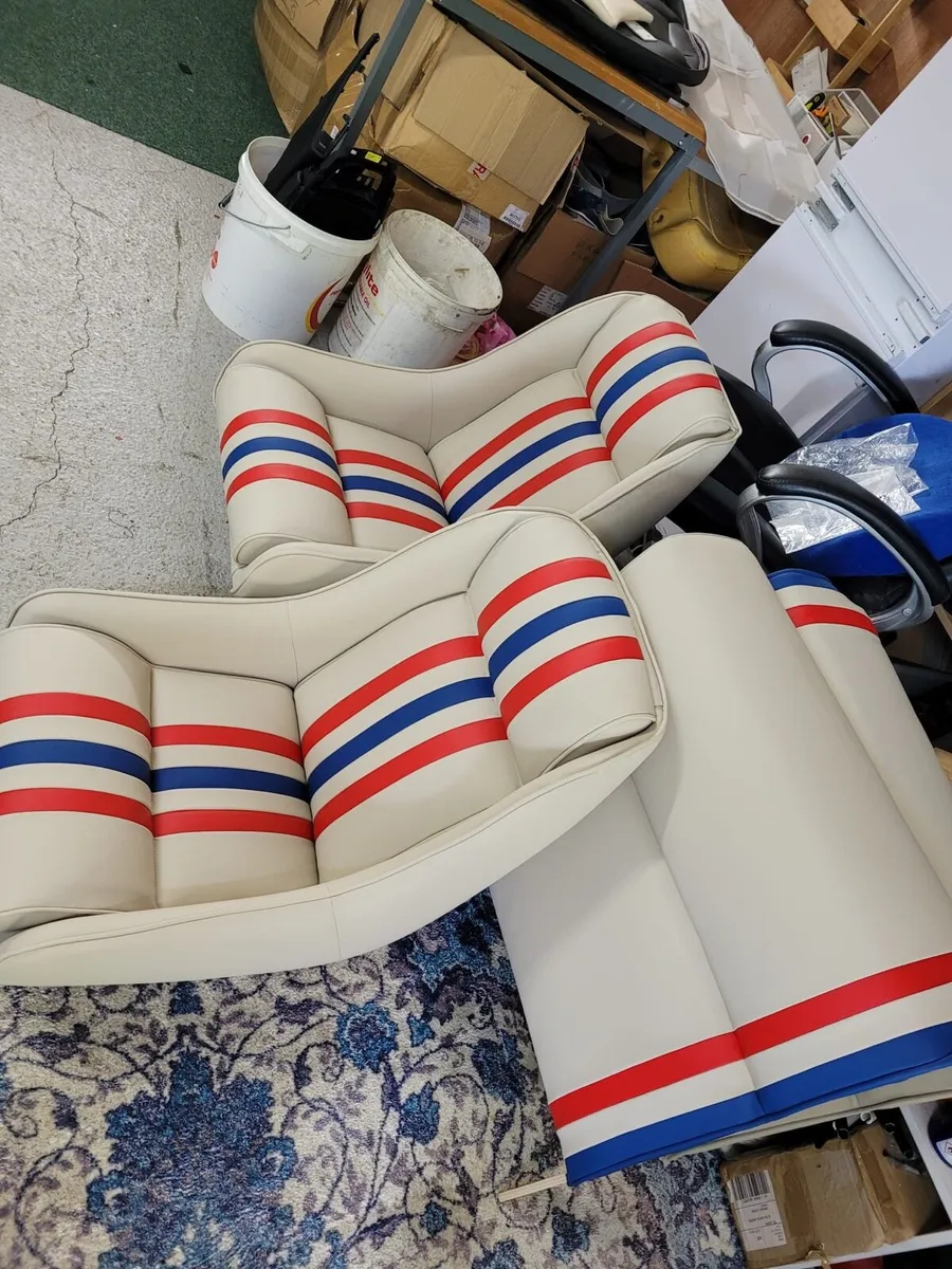 Boat and trailer - Image 3