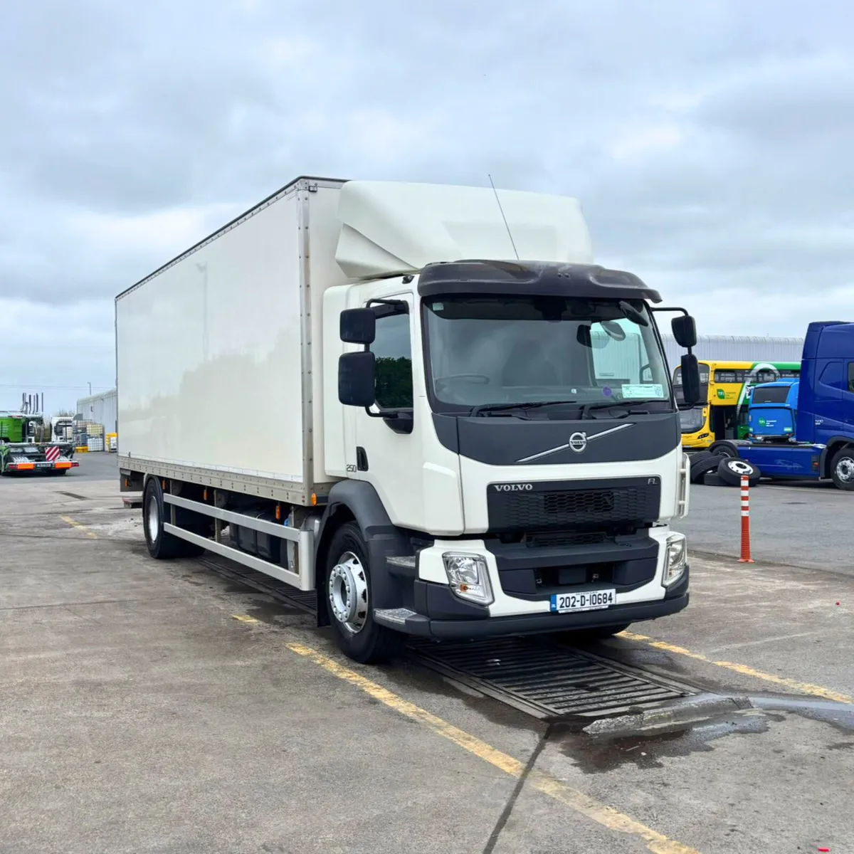 Volvo FL250 - Image 1