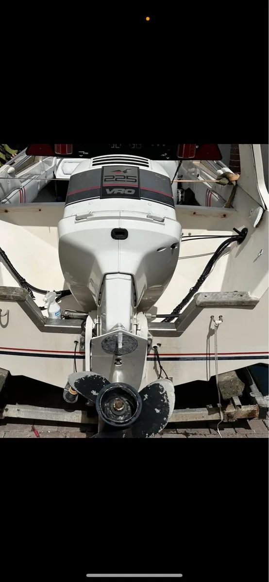 Boat and trailer - Image 1