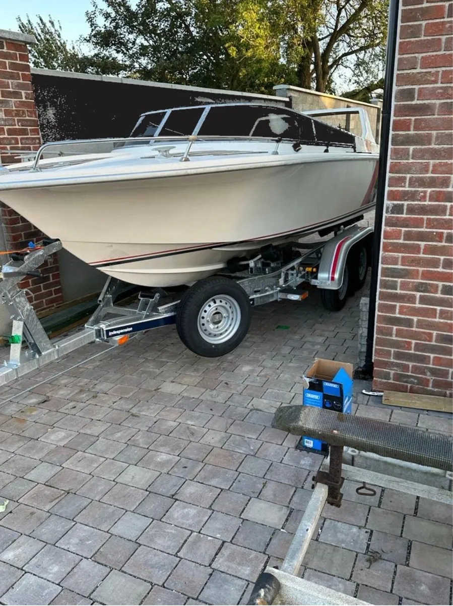 Boat and trailer - Image 4