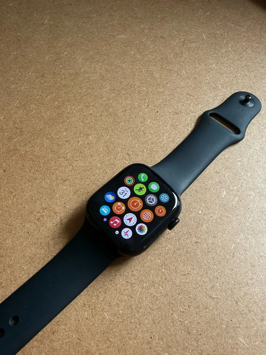 Apple Watch Series 10 42MM - Image 1