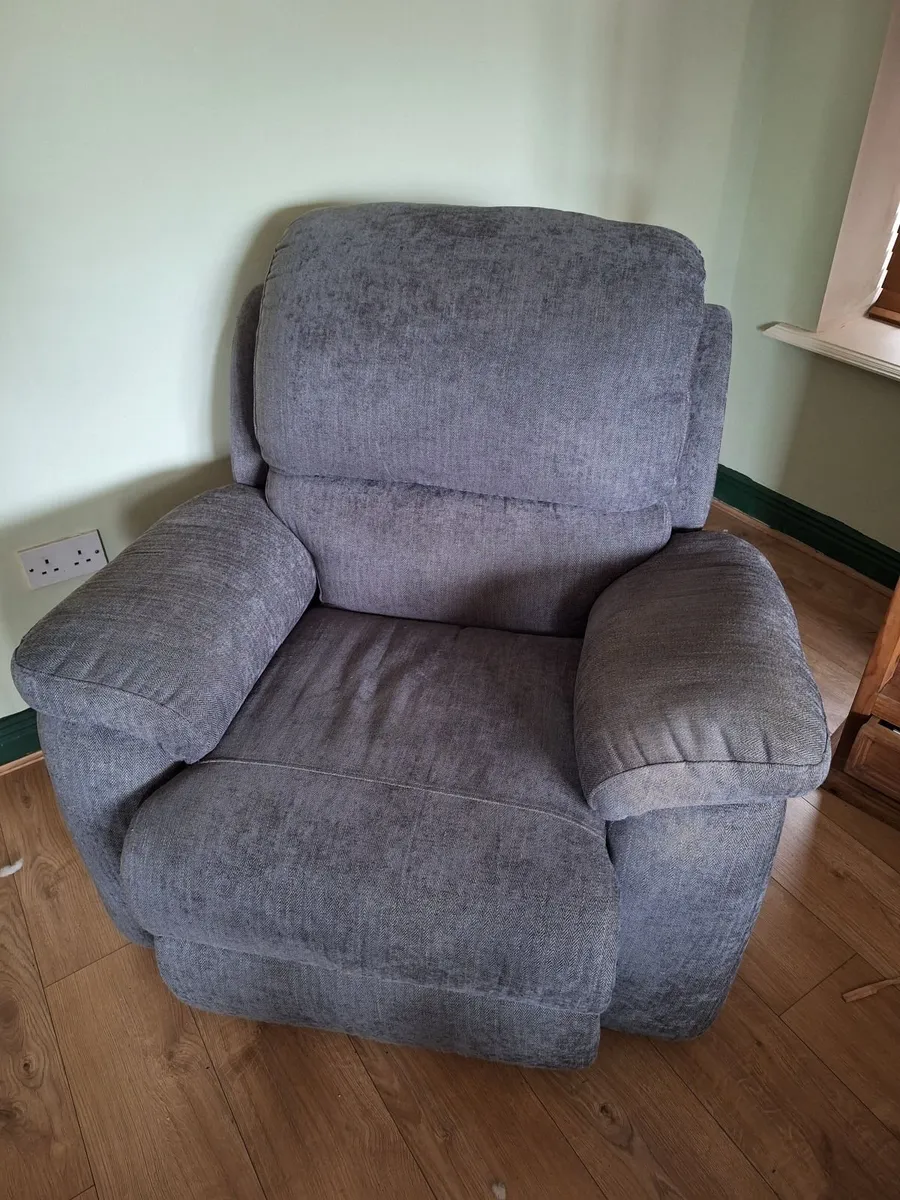 Recliner - Image 2