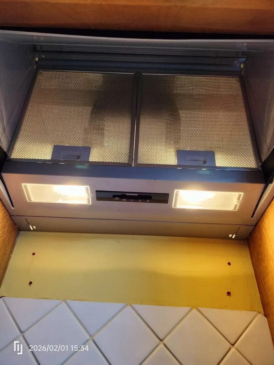 Extractor hood - Image 1