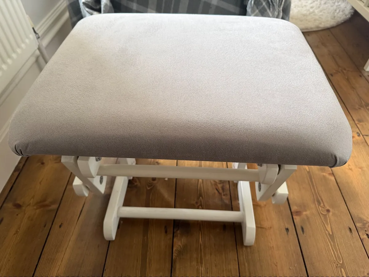 Nursing Chair with footstool - Image 3