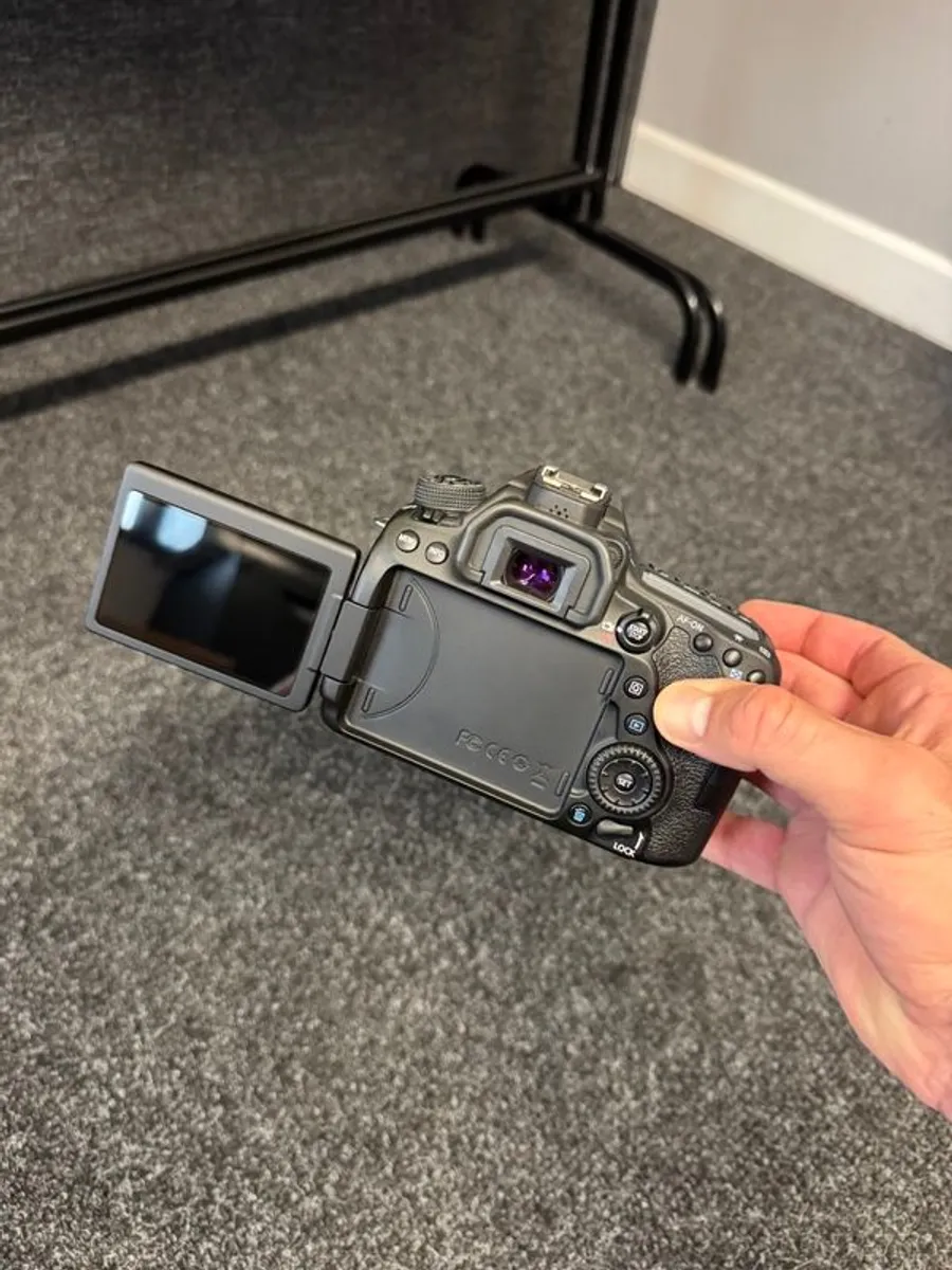 Canon 80D - Image 2
