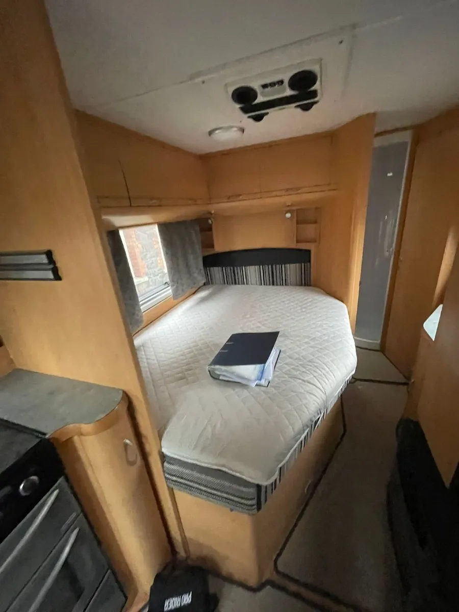 Motorhome - Image 4