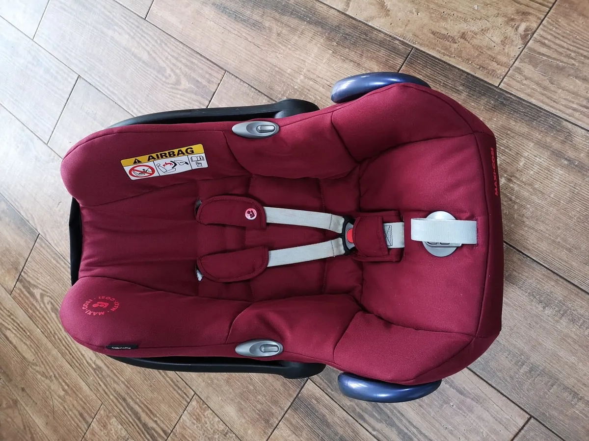 Maxi-Cosi Car Seat and base - Image 3