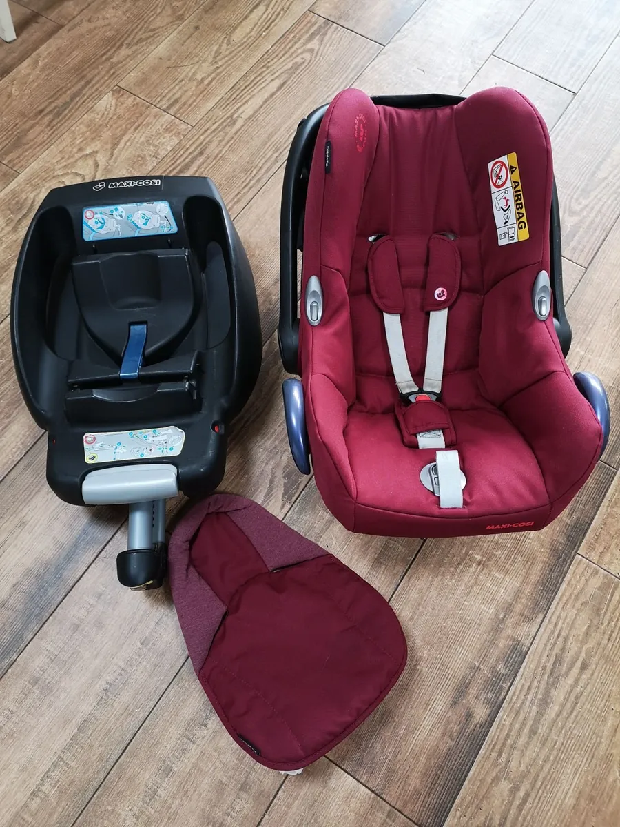 Maxi-Cosi Car Seat and base - Image 4