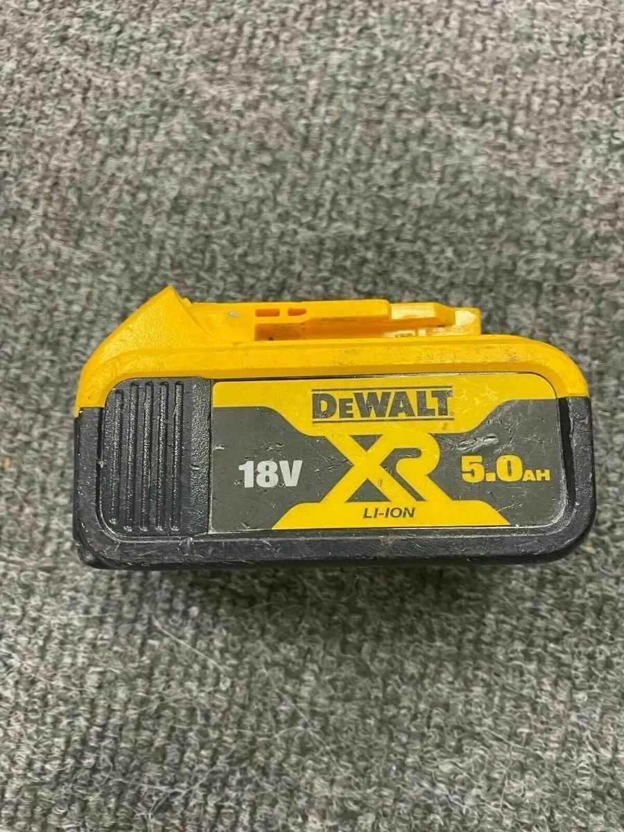 Dewalt 18V 5AH Battery - Image 1