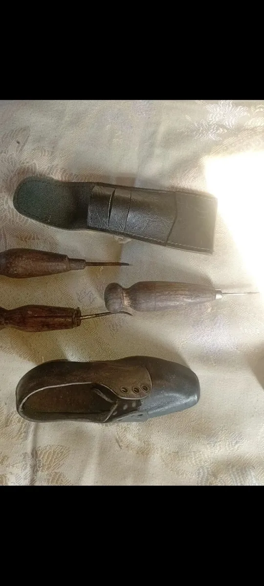 Old cobbler tools - Image 1