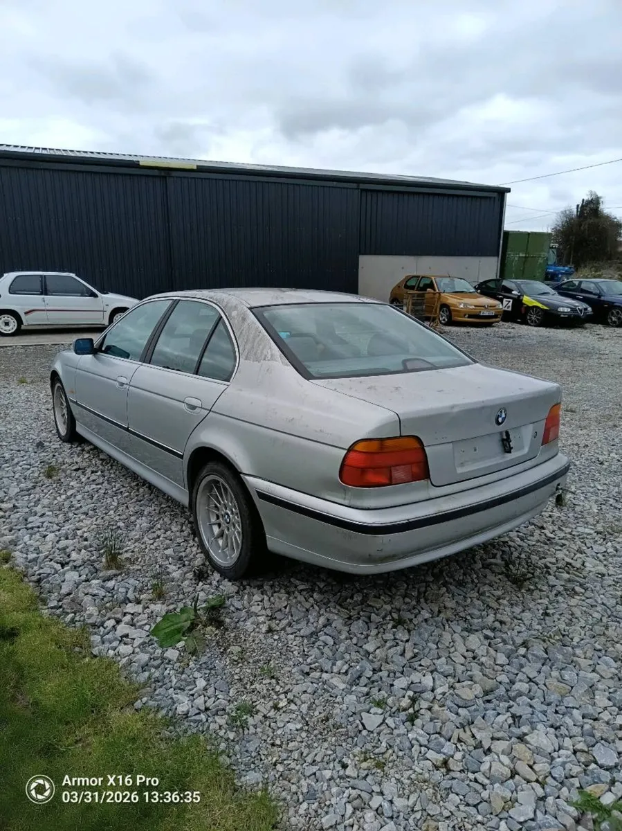 1998 bmw e39 523i - Image 2