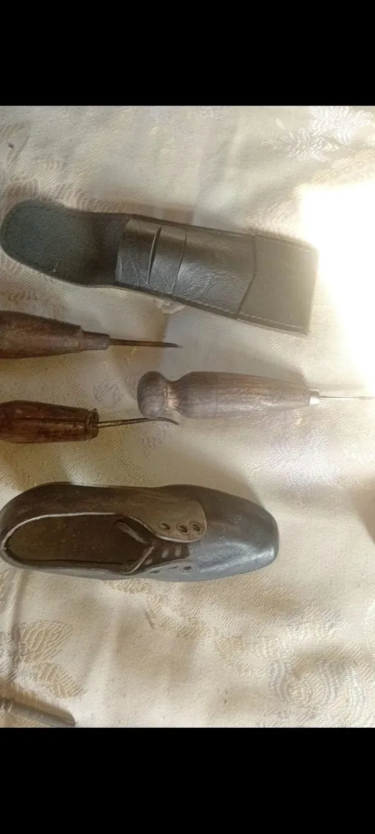 Old cobbler tools - Image 3