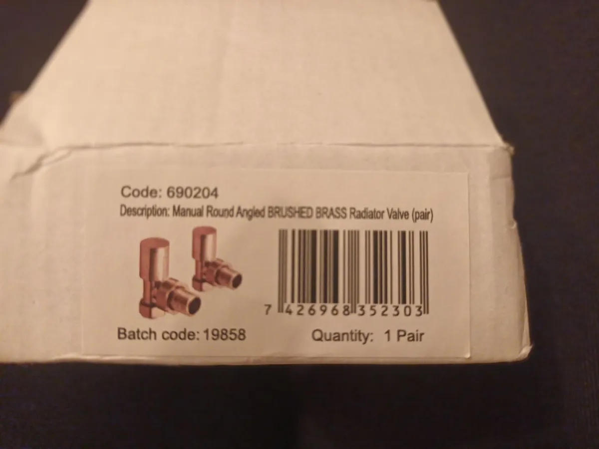 Brushed brass angled radiator valve - Image 2