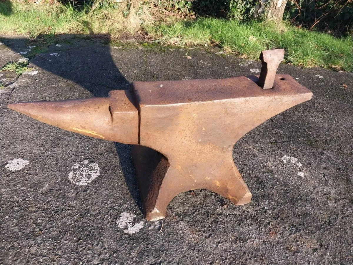 Blacksmiths Anvil with splitter - Image 2