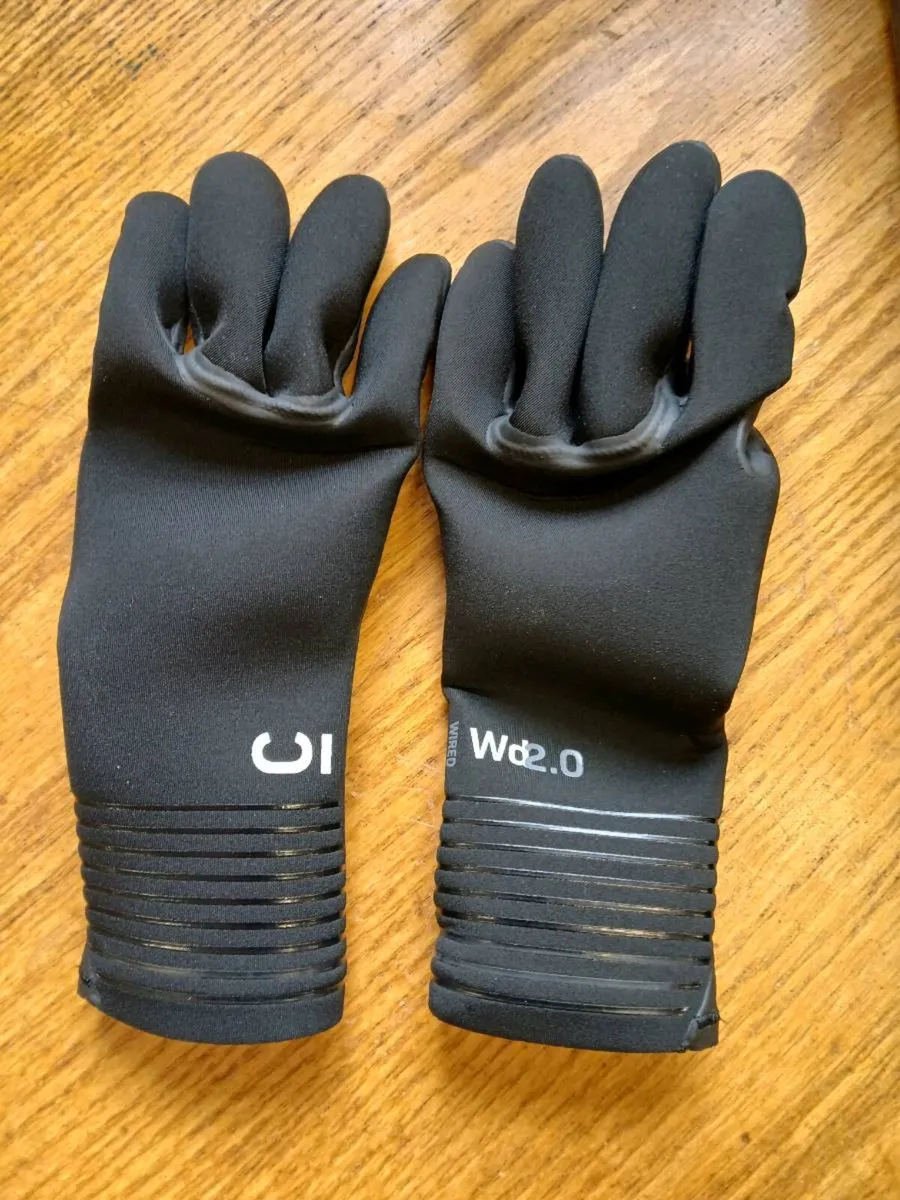 Sale : New unused Wetsuit gloves for junior - Image 3
