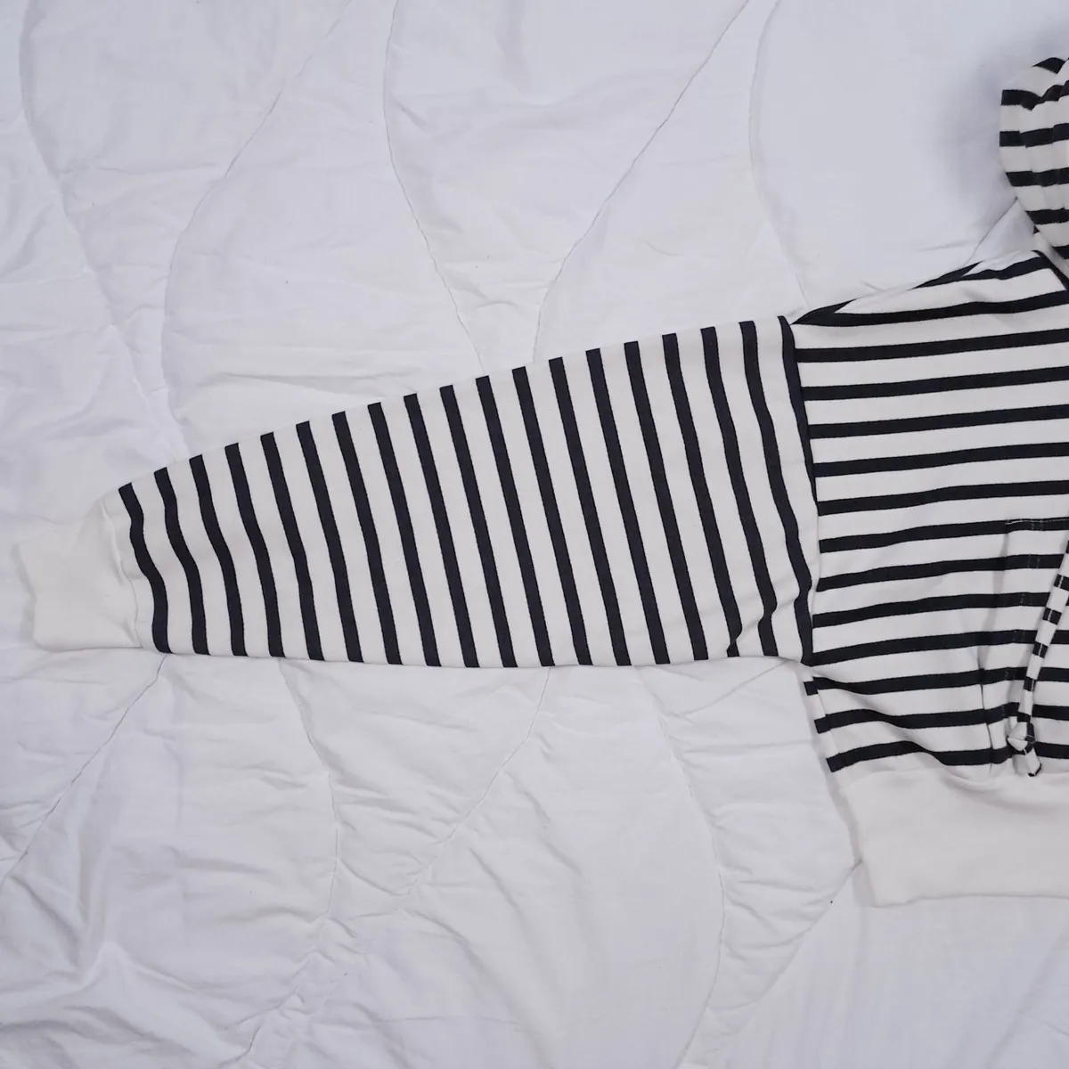 Zara White Black Striped Cropped Hoodie Size L - Image 2