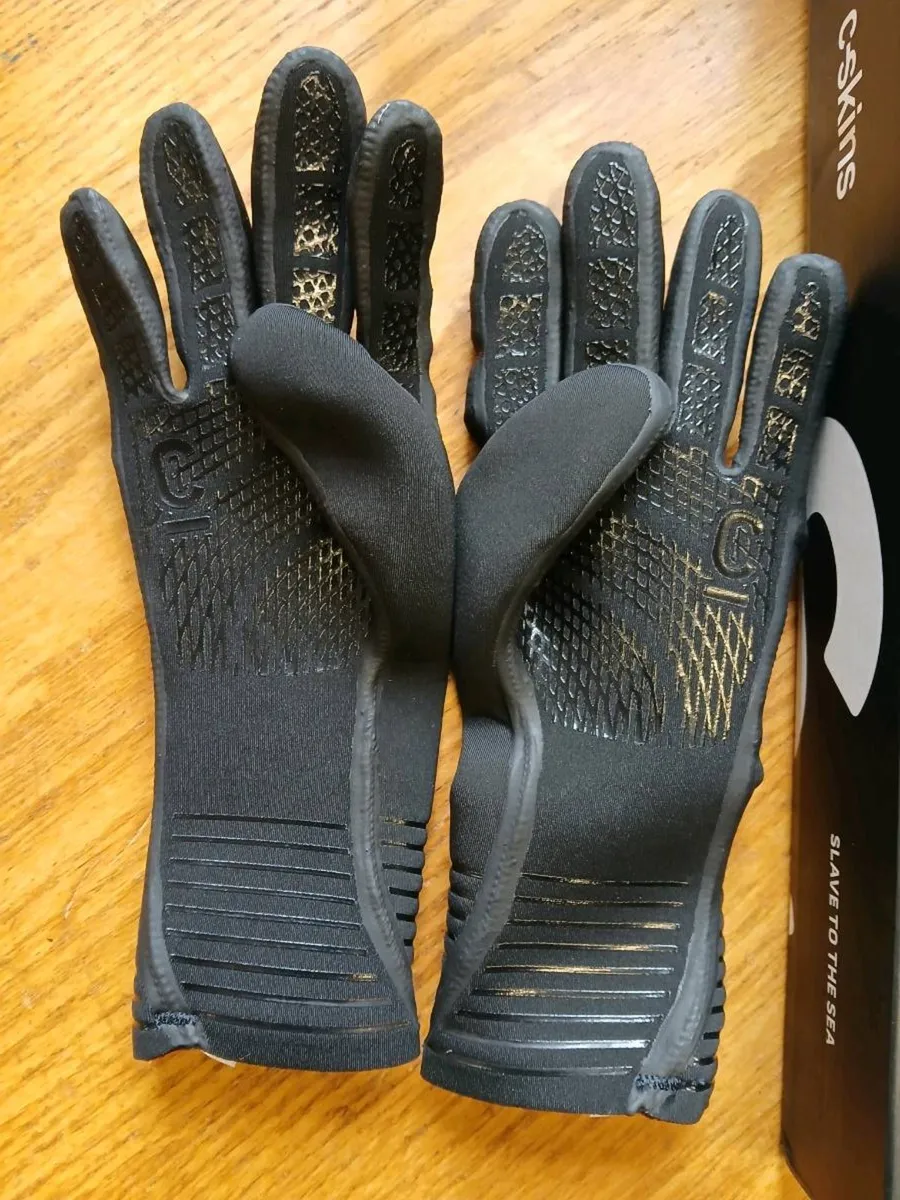 Sale : New unused Wetsuit gloves for junior - Image 2