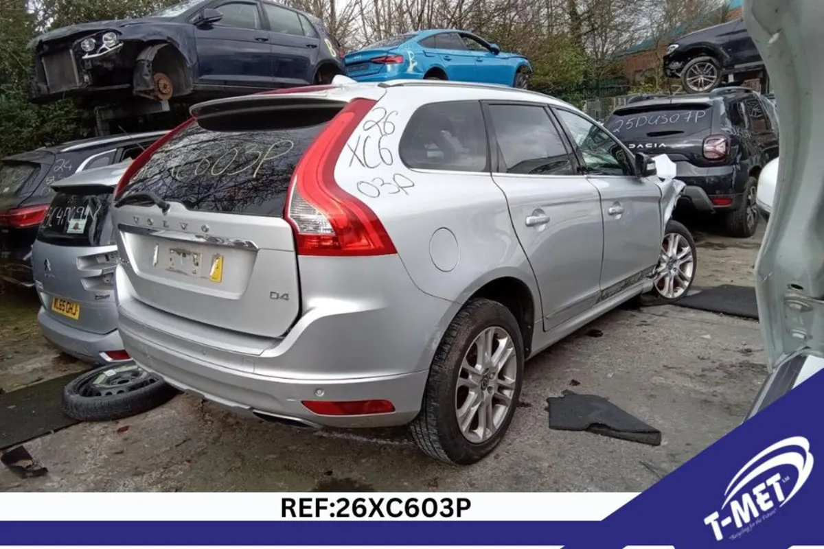 2016 VOLVO XC60 BREAKING FOR PARTS - Image 1