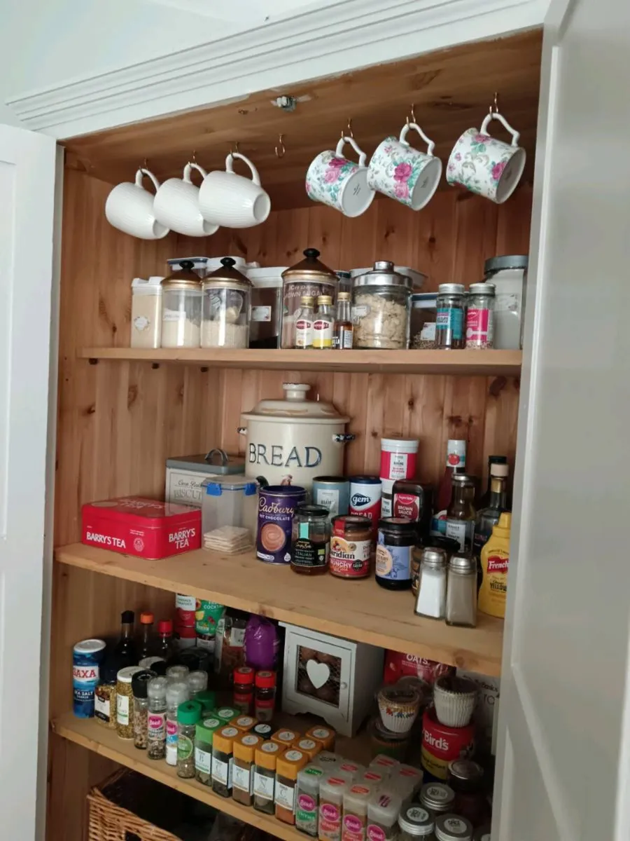 Kitchen larder - Image 2