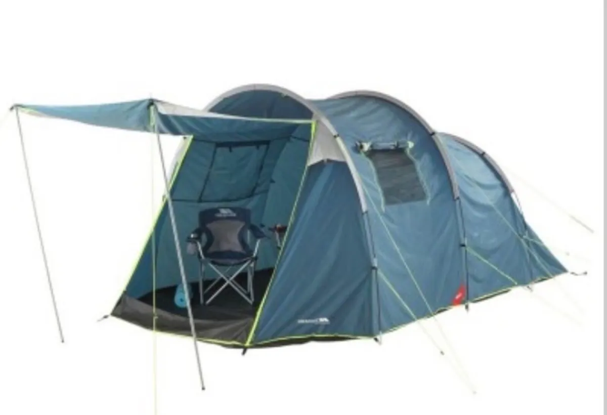 Trespass premium 4 man Tent with carpet - Image 1