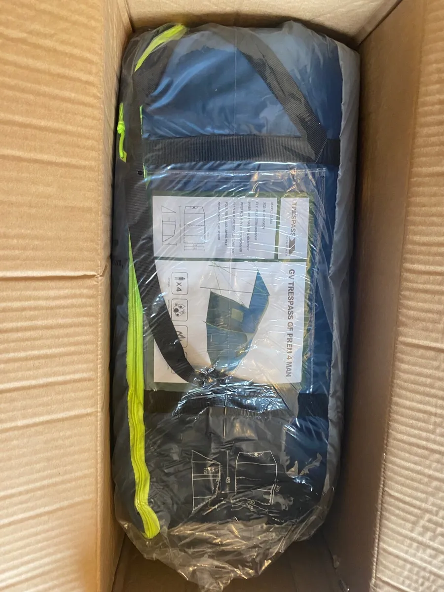 Trespass premium 4 man Tent with carpet - Image 2