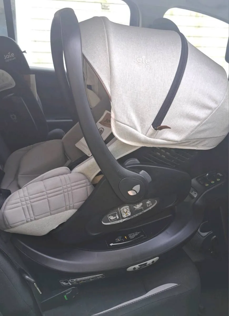 Joie iLevel Recline Carseat + Rotating Isofix Base - Image 2