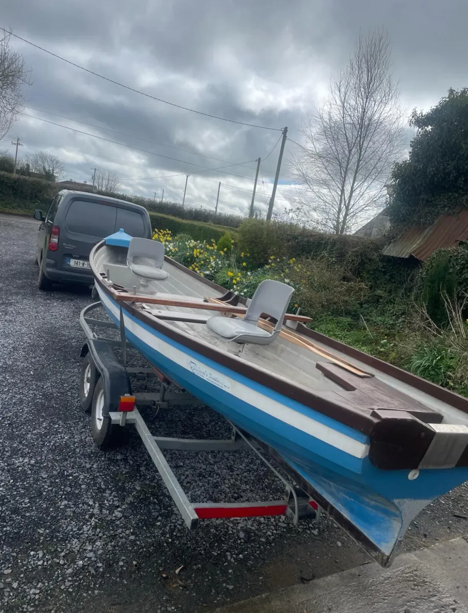 19ft Burke lake boat
