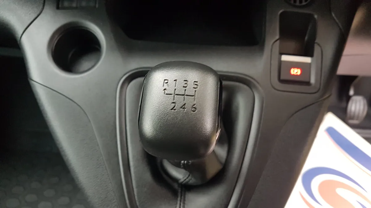 Peugeot Partner 211D 6 SPEED 100BHP TOP SPECK VAT - Image 4