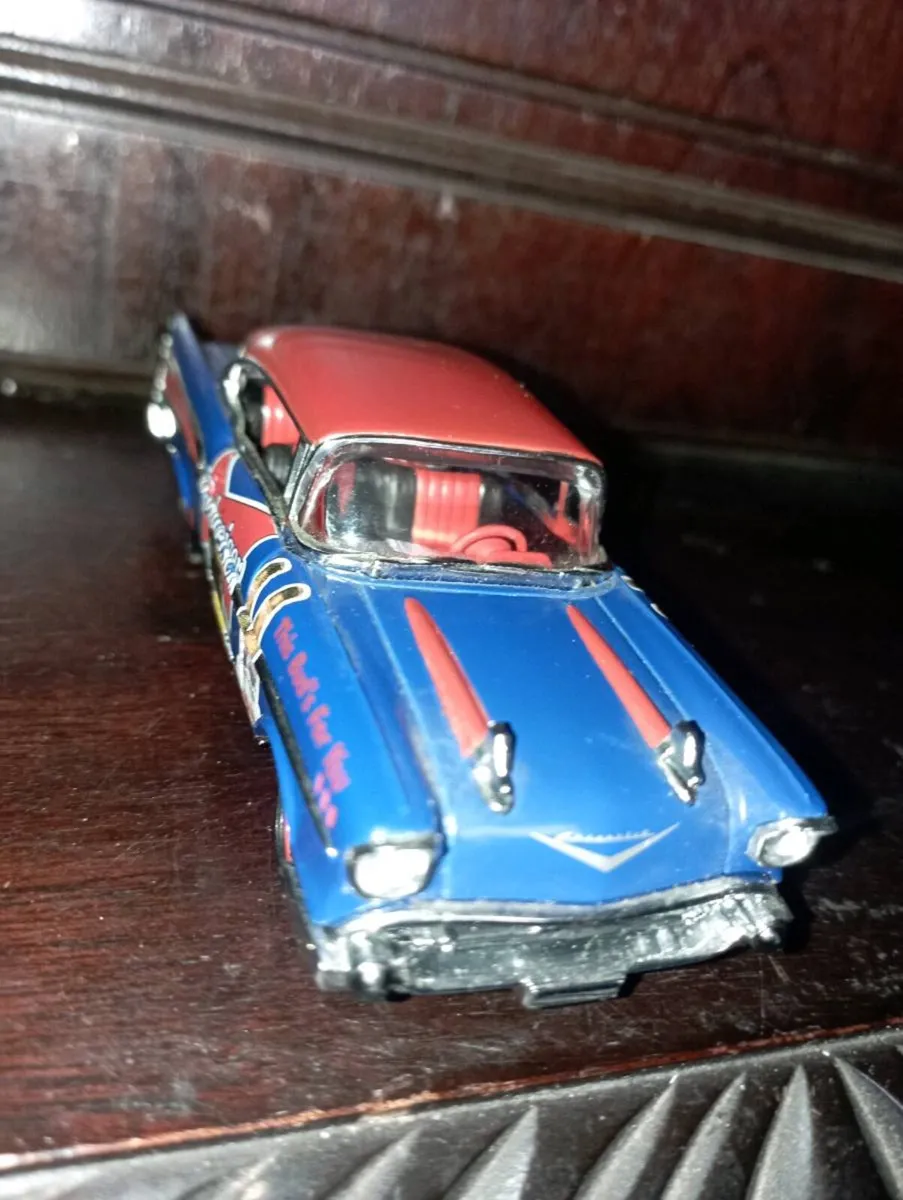 VINTAGE 1957  BUDWEISER CHEVY BELL AIR 1-24  SCALE - Image 2